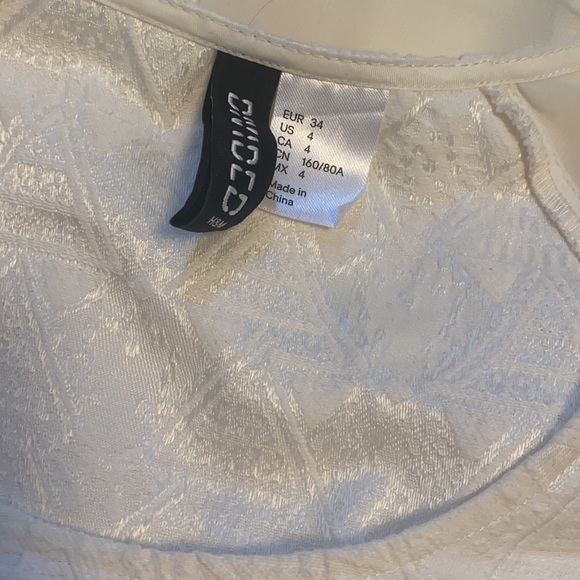 Ivory H&M Divided feminine textured dress size 4 - Picture 4 of 6